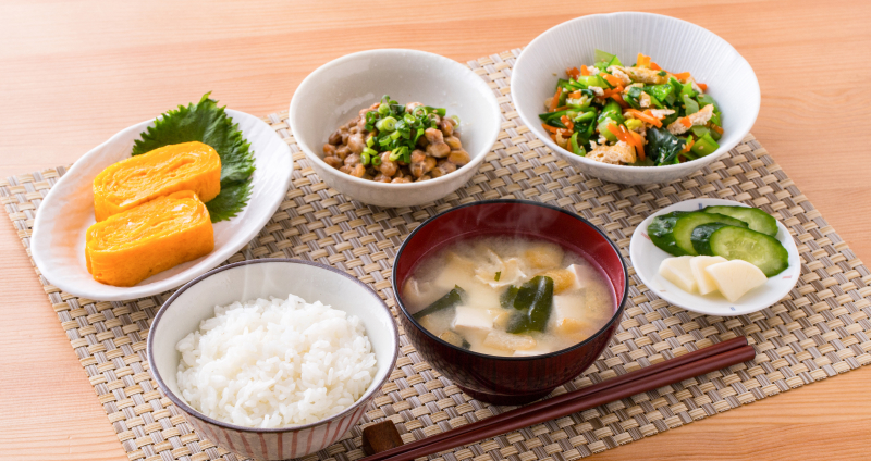 高尿酸血症で気を付けたい食事のポイントは？ - サルスクリニック【内科・糖尿病内科・腎臓内科・腹膜透析・健康診断】